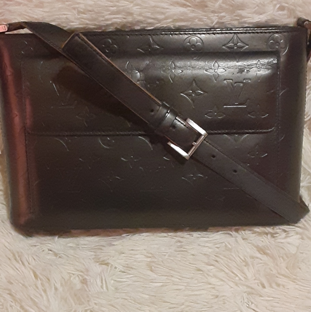 *Authentic* Louis Vuitton Allston shoulder bag